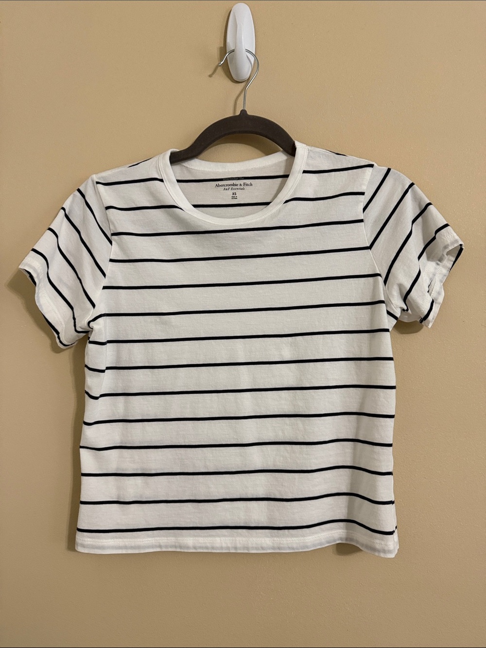 Abercrombie & Fitch Essential Striped Skimming Crewneck T-shirt (XS)